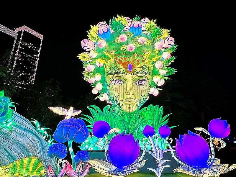 Dubai Garden Glow thumbnail 5